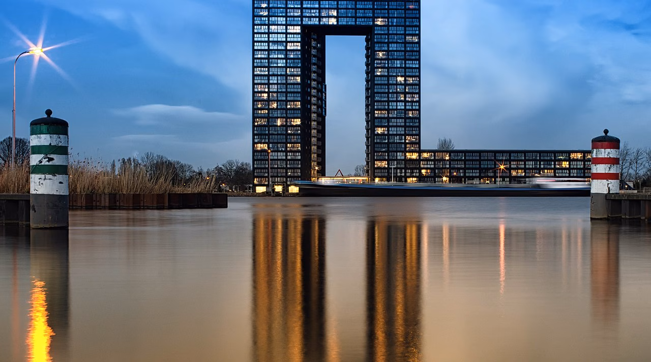 Tasmantoren_bij_avond.2e16d0ba.fill-1440x800